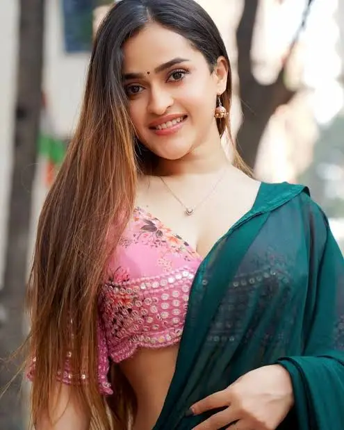 Prajakta Dusane Biography: Movies, Height, Ethnicity, Age, Parents, Instagram, Net Worth