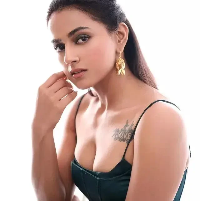 Shraddha Srinath Biography: Husband, Ethnicity, Parents, Age, Net Worth, Height, Movies