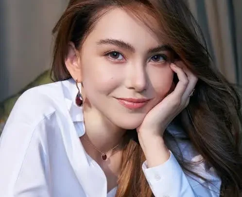 Hannah Quinlivan Biography: Spouse, Children, Age, Net Worth, Height, Parents, Career, Movies