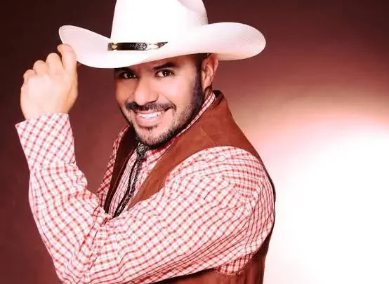 Edson Zúñiga Biography: Net Worth, Wife, Age, Songs, Height, Movies & TV Shows, Children