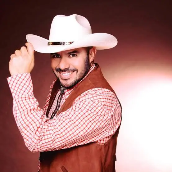 Edson Zúñiga Biography: Net Worth, Wife, Age, Songs, Height, Movies & TV Shows, Children