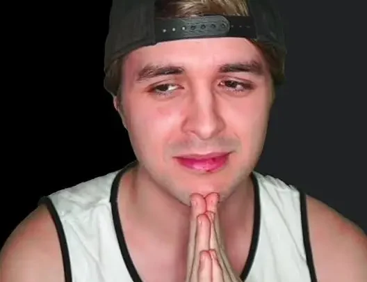 Dalas Review Biography: Girlfriend, Age, Ethnicity, Assault, YouTube, Net Worth, Instagram, Controversy