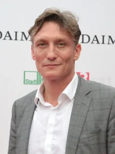 Oliver Masucci