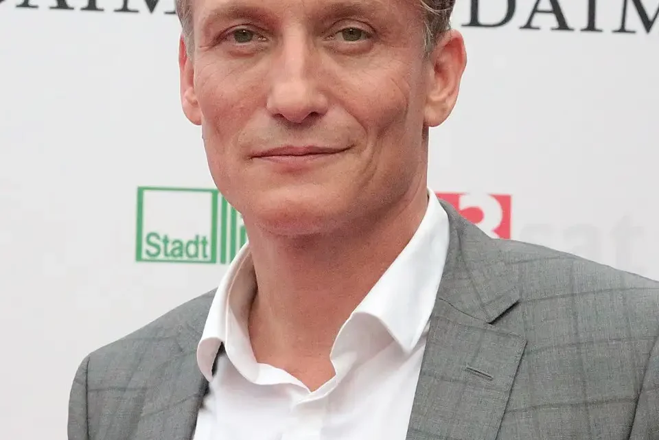 Oliver Masucci Biography: Age, Career, Height, Net Worth, Parents, Siblings, Spouse, Children, Movies