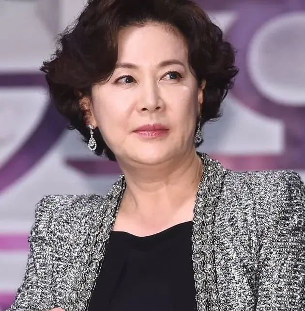 Park Jung-soo Biography: Spouse, Awards, Net Worth, Age, Height, Movies, Children, Parents