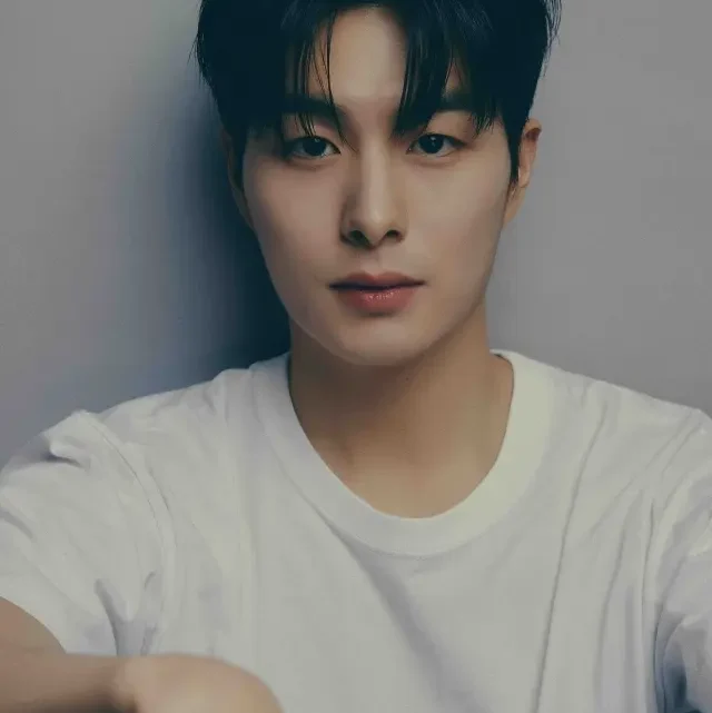 Jung Gun-joo Biography: Movies, Parents, TV Shows, Net Worth, Height, Age, Girlfriend, Instagram
