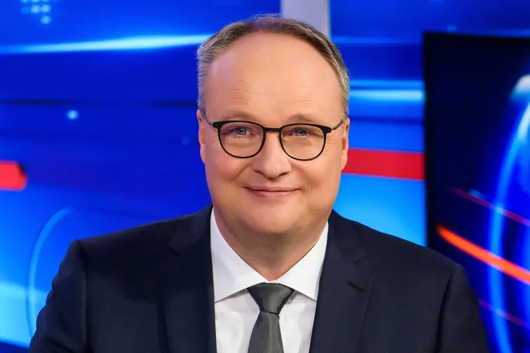 Oliver Welke Bio: Wife, Children, Age, Height, Net Worth, heute-show, Voice, Movies, TV Shows, Movies