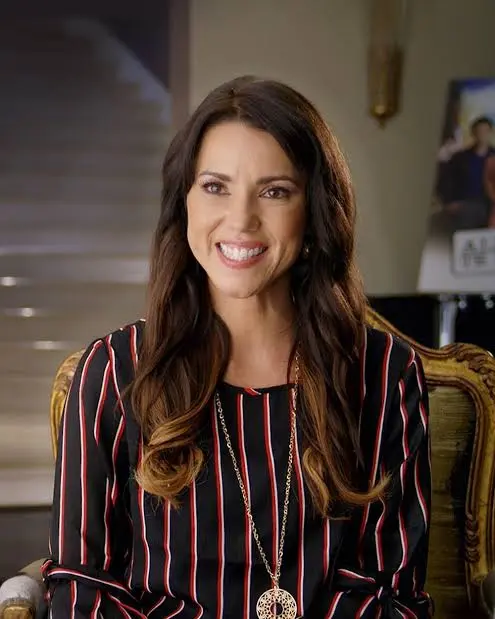 Valentina Rendón Biography: Net Worth, Songs, Height, Age, Husband, Movies, Instagram, Nationality