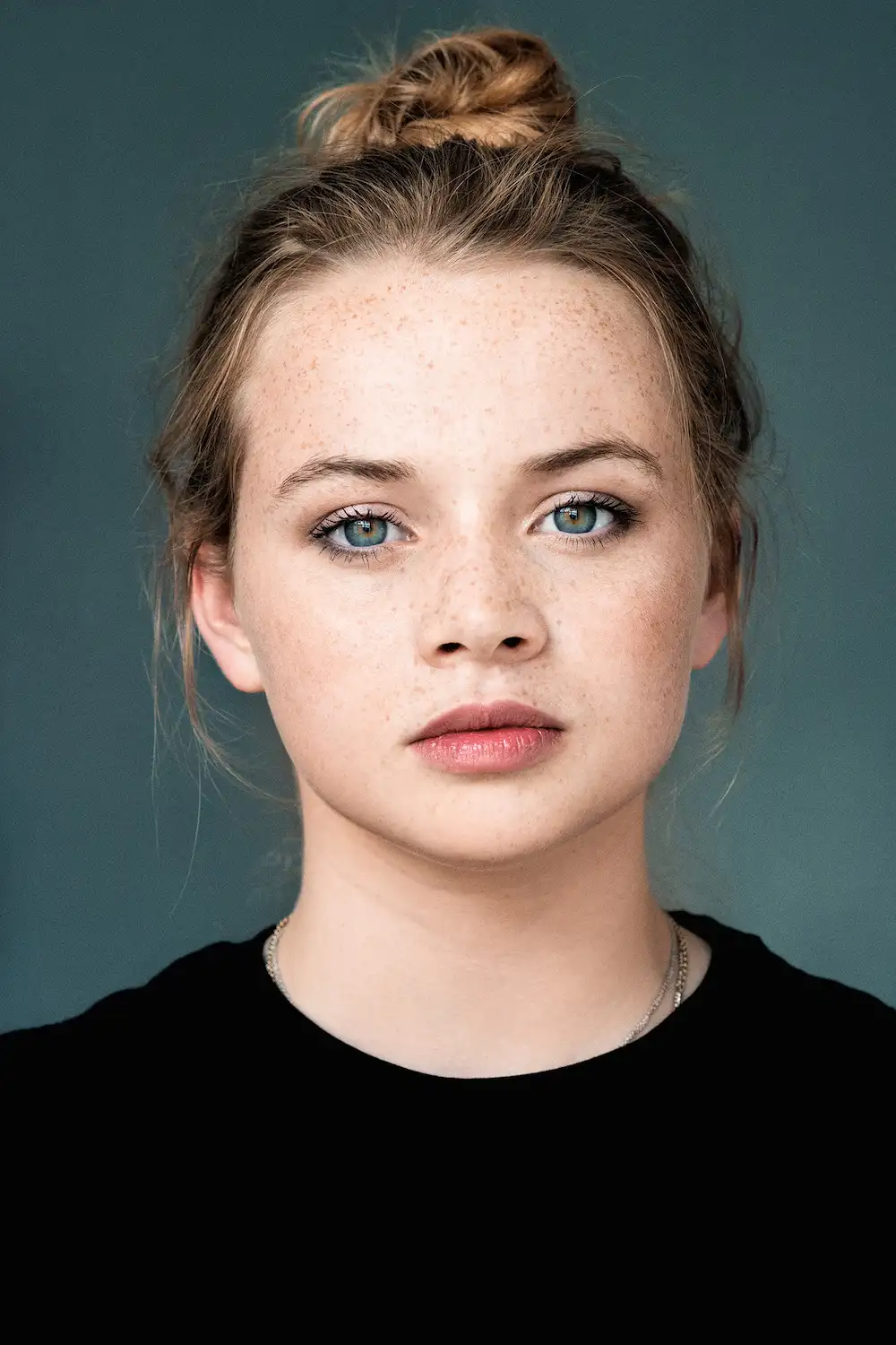 Luna Wedler Photo