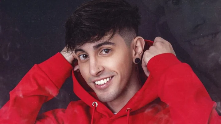 Robleis Biography: Age, Ethnicity, Books, Net Worth, Songs, Awards, YouTube, Twitch