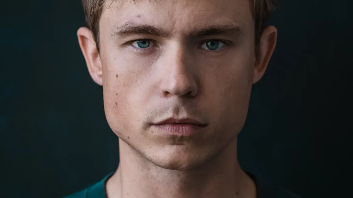 Dennis Mojen Biography: Age, Net Worth, Parents, Height, Girlfriend, Movies & TV Shows, Instagram