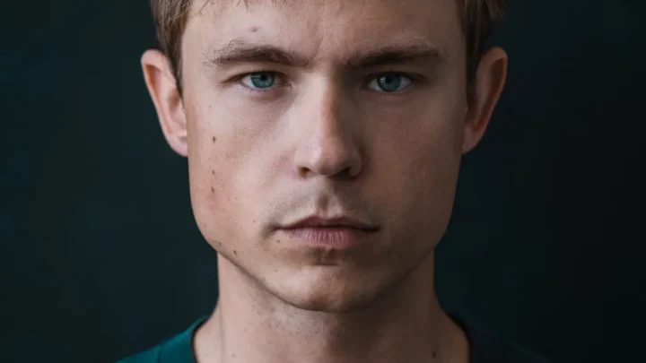 Dennis Mojen Biography: Age, Net Worth, Parents, Height, Girlfriend, Movies & TV Shows, Instagram