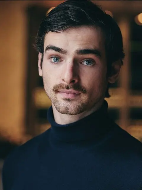 Aaron Hilmer Biography: Height, Parents, Age, Net Worth, Movies & TV Shows, Wife, Instagram