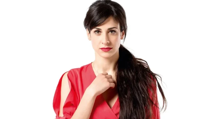 Lara Komar Bio: Husband, Age, Net Worth, Height, Parents, Children, Instagram, Movies, TV Shows