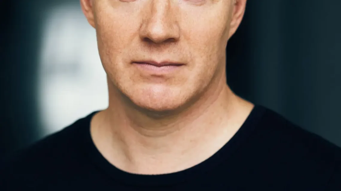 Simon Schwarz Biography: Awards, Religion, Height, Ethnicity, Parents, Net Worth, Movies, Eye Color, Age