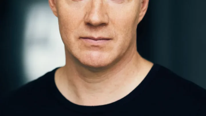 Simon Schwarz Biography: Awards, Religion, Height, Ethnicity, Parents, Net Worth, Movies, Eye Color, Age