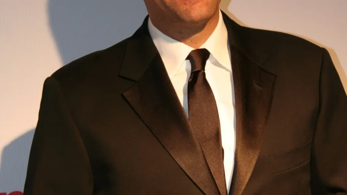 Carlos Loret de Mola Biography: Facebook, Journalist, Net Worth, Height, Ex-wife, Age, Children, Books, TV Shows