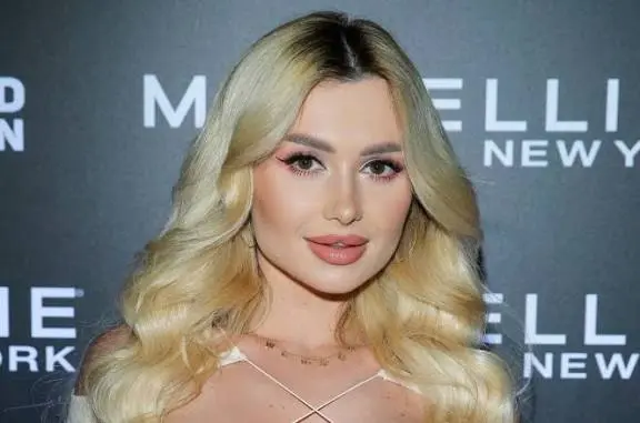 Wersow Biography: Real Name, Parents, Religion, Height, Ethnicity, Husband, Awards, Children