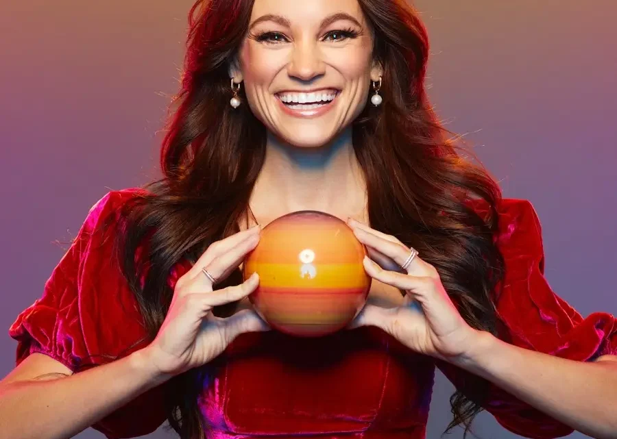 Emily Calandrelli Biography: Age, Husband, Children, Height, Net Worth, TV Shows, Parents