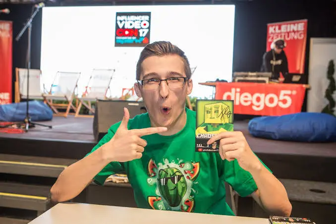 Chaosflo44 Biography: Videos, Age, Height, Instagram, Ethnicity, Wife, YouTube, Awards, Net Worth