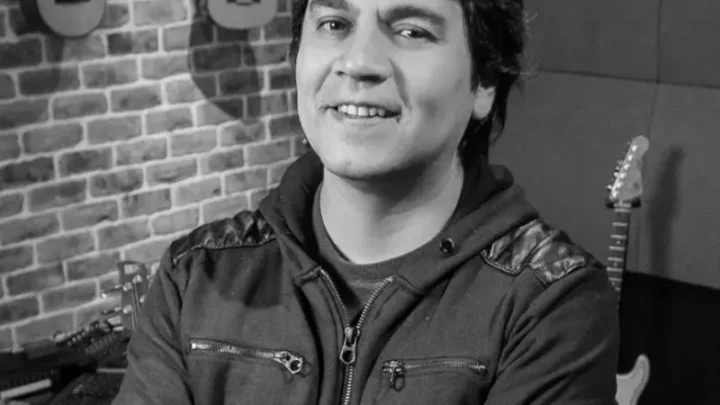 Lucho Quequezana Biography: Net Worth, Songs, Age, Height, Parents, Albums, Wife