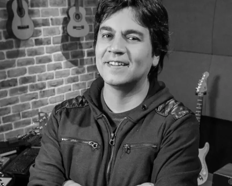 Lucho Quequezana Biography: Net Worth, Songs, Age, Height, Parents, Albums, Wife