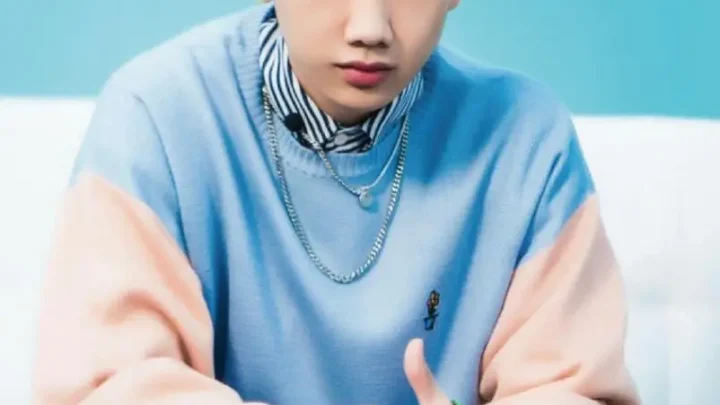 Silence Wang Biography: Net Worth, Age, Songs, Height, Albums, Parents, Career, Siblings, Wife