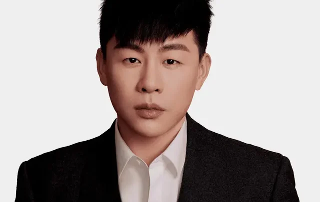 Tiger Hu Bio: Age, Net Worth, Songs, Height, Girlfriend, Albums, Parents, Career, Instagram