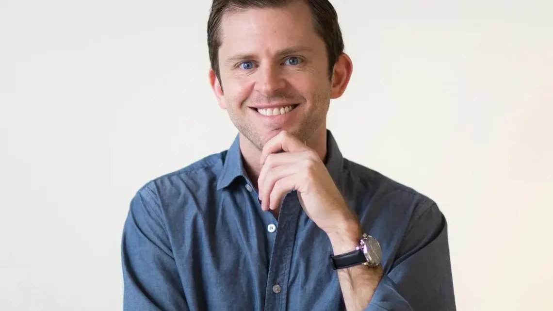 Chris Guillebeau Biography: Net Worth, Books, Age, Wife, Height, Career, Parents, Blog