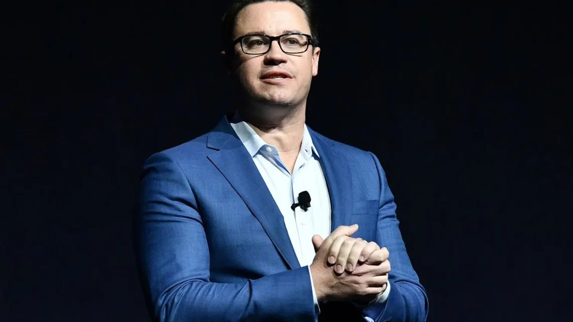 Rachel Hollis’ ex-husband, Dave Hollis Bio: Death, Age, Net Worth, Wife, Books, Height, Kids, Career