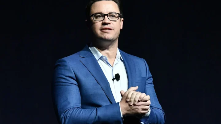 Rachel Hollis’ ex-husband, Dave Hollis Bio: Death, Age, Net Worth, Wife, Books, Height, Kids, Career