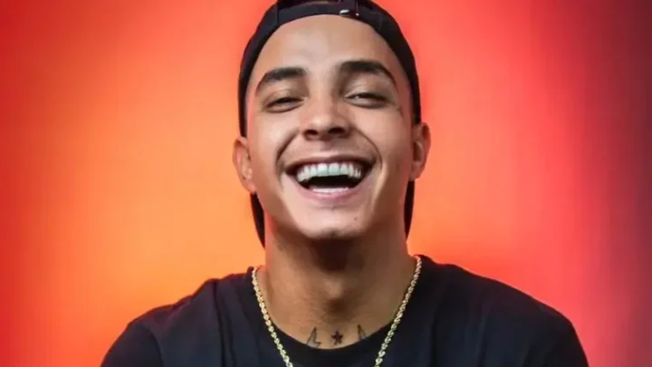 Sixto Rein Biography: Ethnicity, Songs, Real Name, Album, Wife, Awards, Instagram