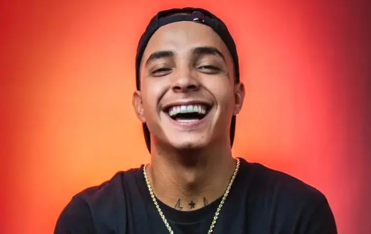 Sixto Rein Biography: Ethnicity, Songs, Real Name, Album, Wife, Awards, Instagram