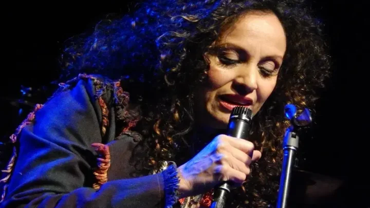 Biella Da Costa  Biography: Husband, Album, Ethnicity, Awards, Net Worth, Age, Height, Parents, Songs