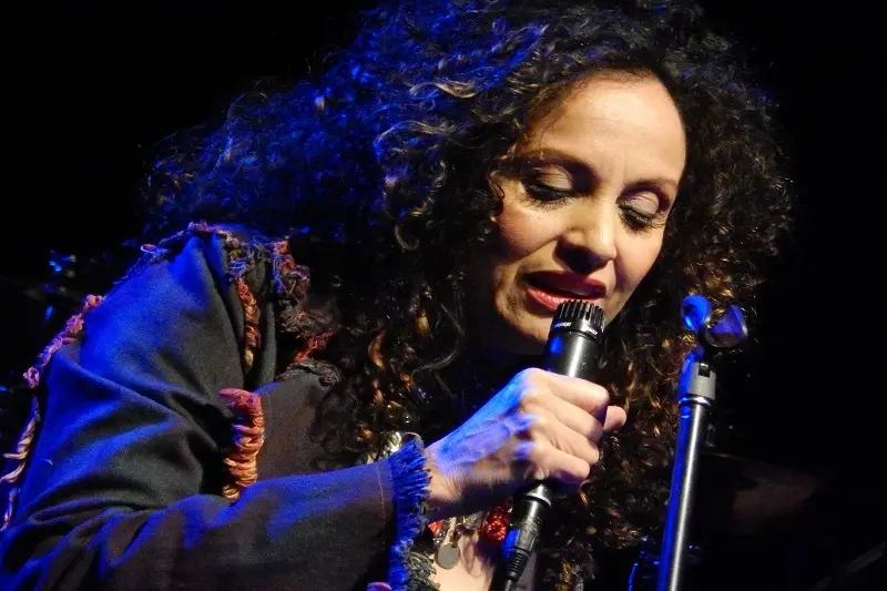 Biella Da Costa  Biography: Husband, Album, Ethnicity, Awards, Net Worth, Age, Height, Parents, Songs