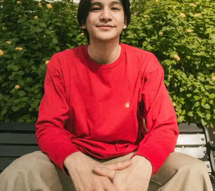 Phum Viphurit Biography: Awards, Age, Net Worth, Instagram, Songs, Girlfriend, Albums, Parents