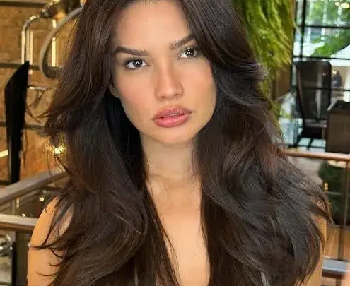 Juliette (singer) Biography: Net Worth, Age, Height, Parents, Partner, Songs, Husband, Instagram