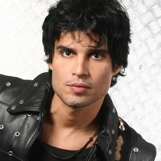 Pedro Suárez-Vértiz Biography: Wife, Net Worth, Cardiac Arrest, Ethnicity, Awards, Songs, Height, Age, Death