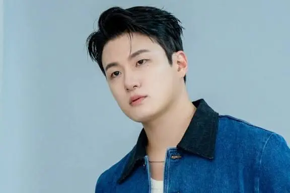 Shin Seung-ho Biography: Movies, Age, Girlfriend, Height, Movies, Beauty Pageant, Instagram, Net Worth