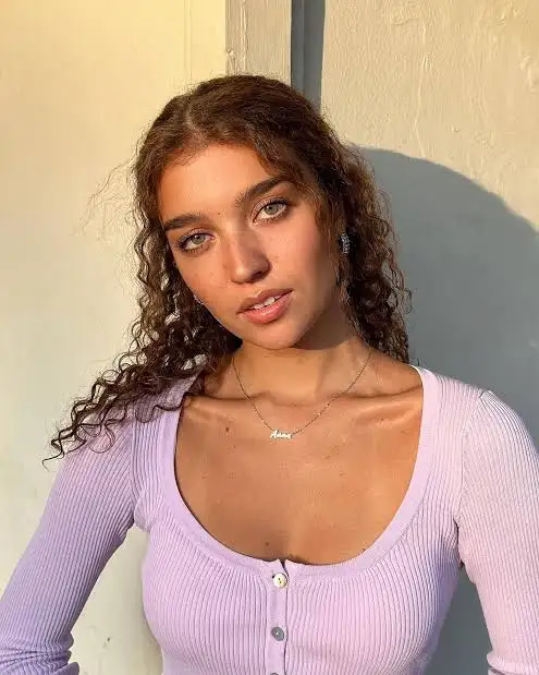 Anna Muzafarova Biography: Age, Height, Net Worth, Parents, Boyfriend, Songs, Sister