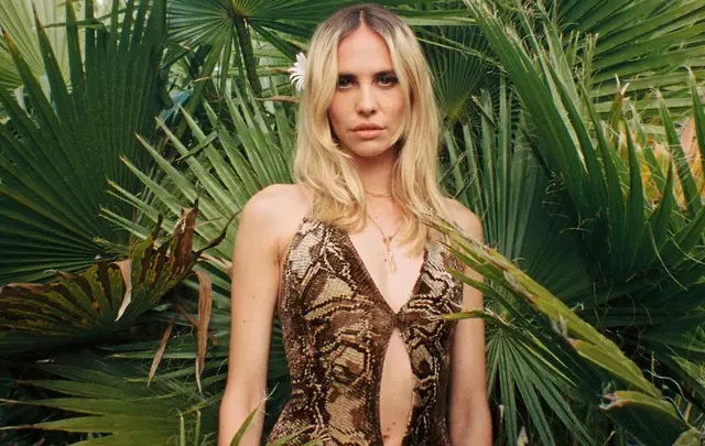 Brisa Fenoy Biography: Songs, Net Worth, Height, Nationality, Age, Spouse, Model, Albums, Facebook