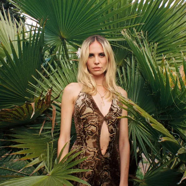 Brisa Fenoy Biography: Songs, Net Worth, Height, Nationality, Age, Spouse, Model, Albums, Facebook