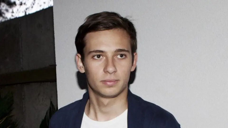 Flume Biography: Albums, Ethnicity, Awards, Net Worth, Height, Parents, Songs, Instagram, Age