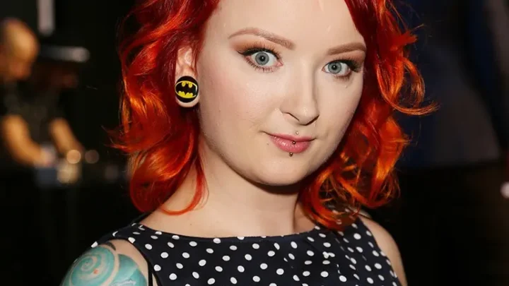 Ewa Grzelakowska-Kostoglu Bio: Ethnicity, Awards, Net Worth, YouTube, Husband, Makeup Designs, Age