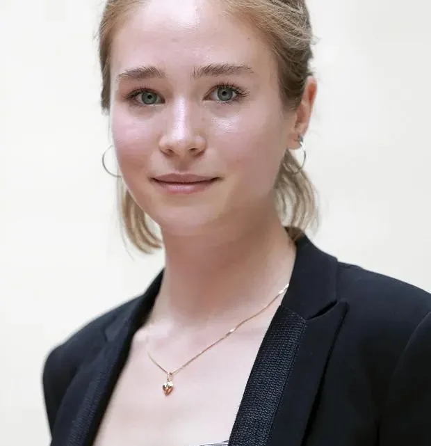 Zofia Wichłacz Biography: Net Worth, Parents, Tv Shows, Religion, Boyfriend, Age, Movies, Height,  Facebook