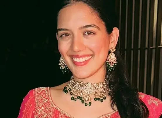 Shivani Bafna Biography: Husband, Height, Age, Net Worth, Parents, Brother, Instagram, Wiki