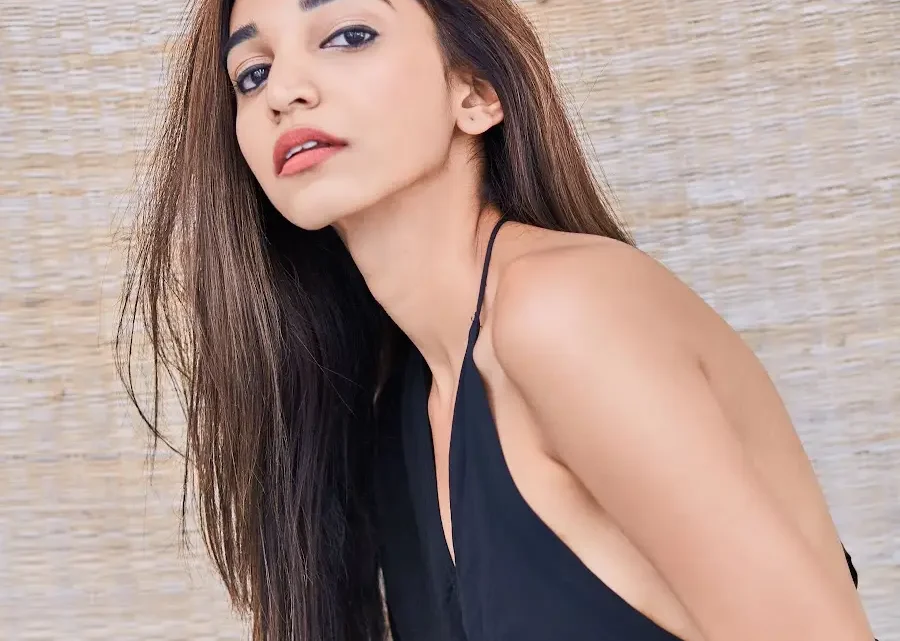 Juhi Godambe Biography: Age, Height, Net Worth, Parents, Husband, Child, Instagram, Blog