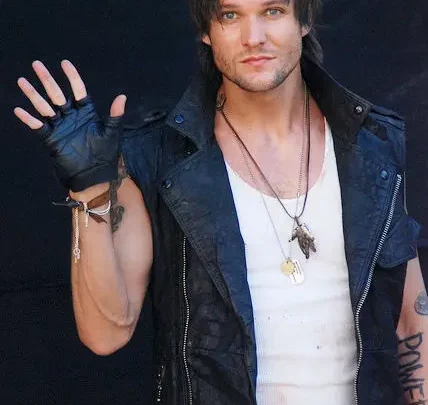 Martin Johnson Biography: Parents, Height, Age, Net Worth, Wife, Songs, Albums