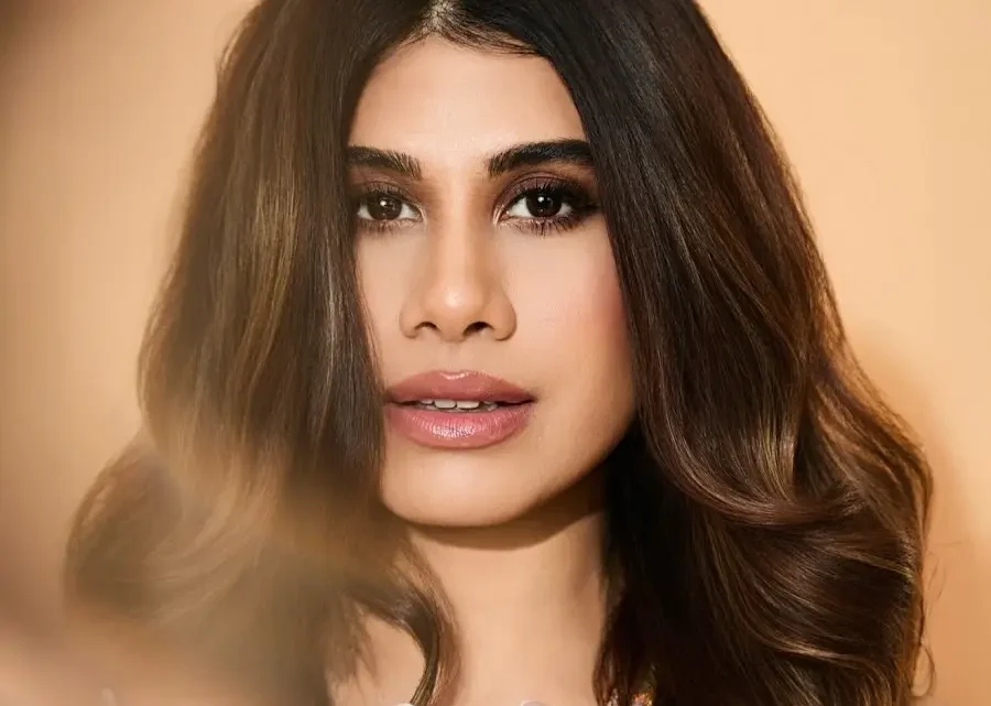 Malvika Sitlani Biography: Age, Height, Net Worth, Fiancé, Parents, Siblings, Movies & TV Shows, Instagram