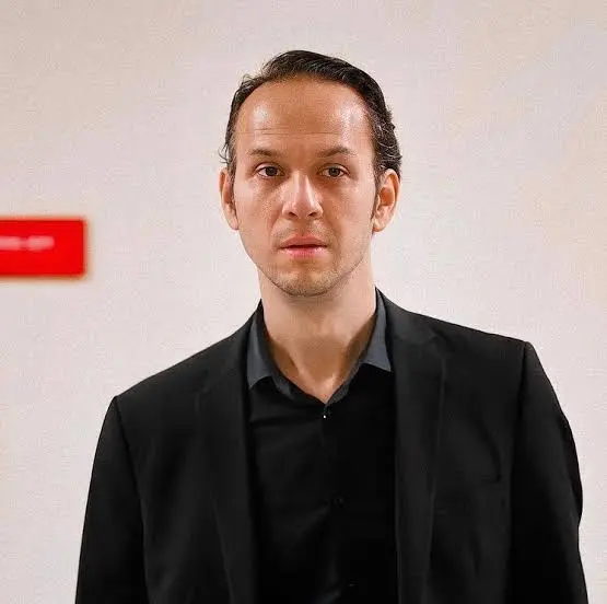 Öner Erkan Biography: Height, Age, Net Worth, Parents, Movies & TV Shows, Spouse, Songs